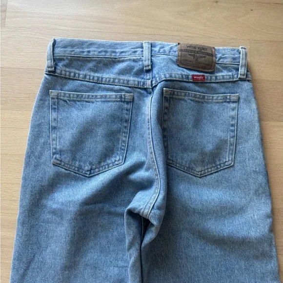 Wrangler Premium Quality Jeans 29x30 Straight Leg Light Wash Denim Classic Fit - Picture 4 of 6